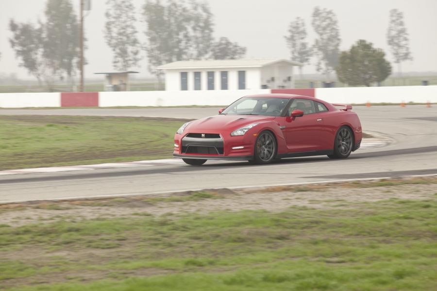  Nissan GT-R 2012 года  (US) (фото 71 из 74)